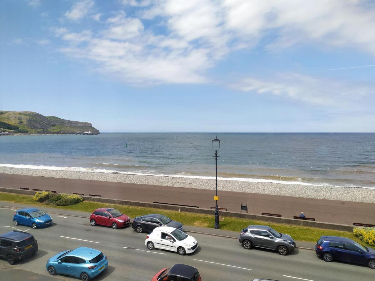 Bed and Breakfast Frosty Towers Llandudno Exterior foto